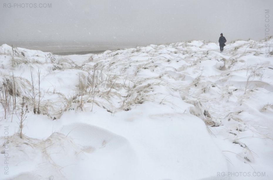 Dunes de sable  Cabourg pendant une tempte de neige