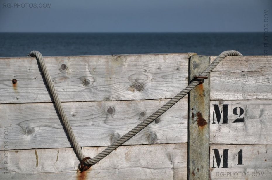 Planches installes pour stopper l'invasion du sable